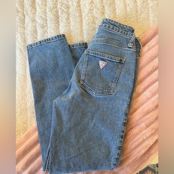 Guess women’s jeans - Picture 1 of 4